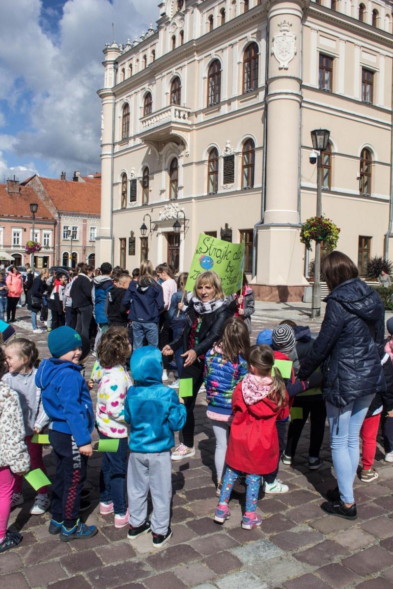 Od Australii po Jarosław strajk!