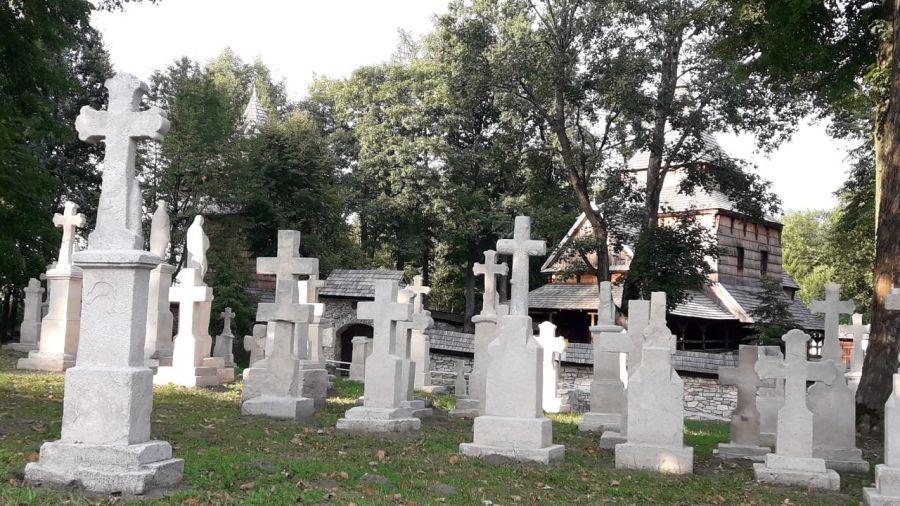 Nagrobki pięknieją