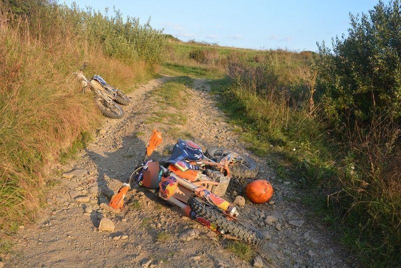 Motocyklista uciekał przed policją. Zderzył się z... motocyklistą
