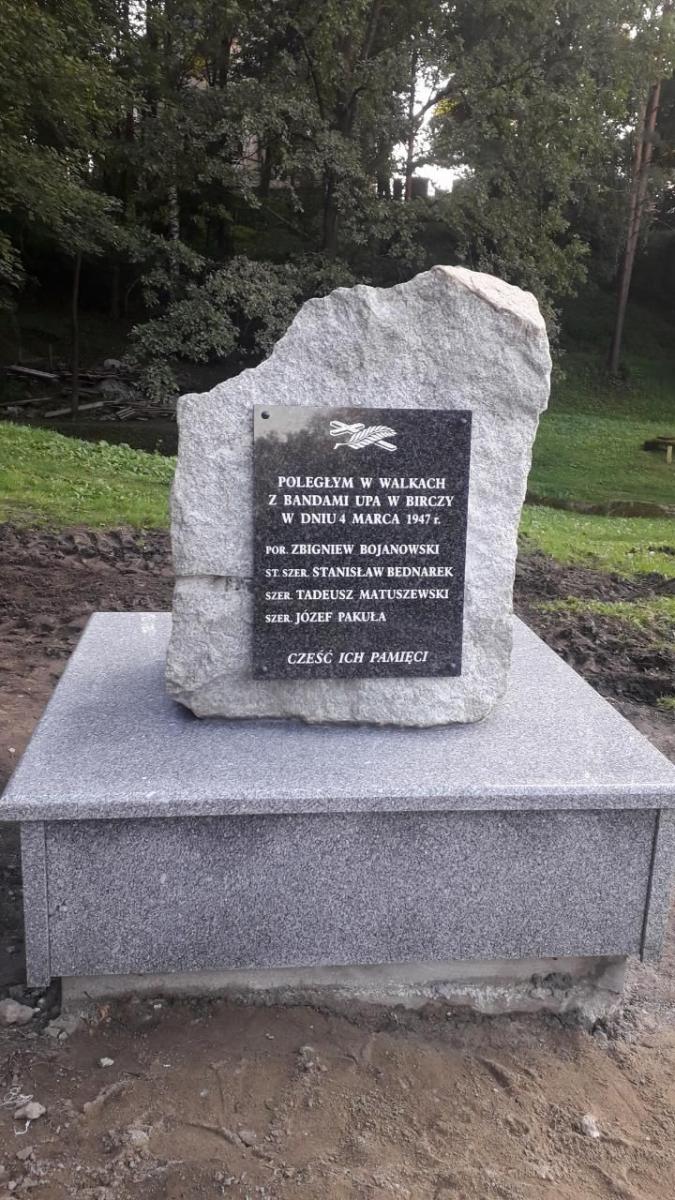 Nowy obelisk już stoi