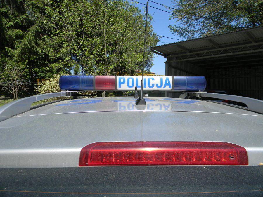 Spowodował wypadek, ukrył się pod stertą siana, bo był pijany