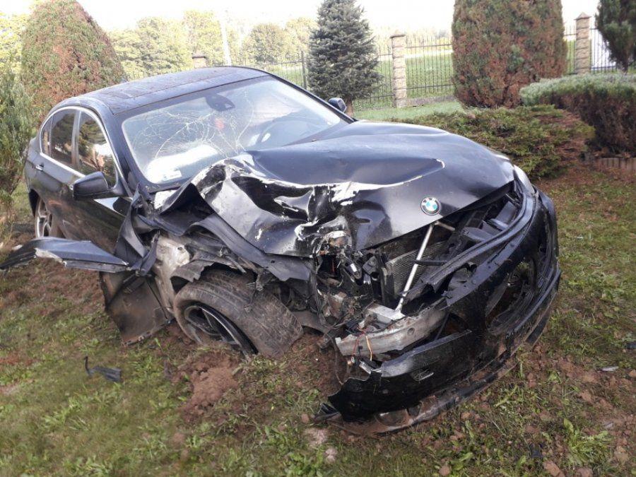 Jechał za szybko, skasował BMW