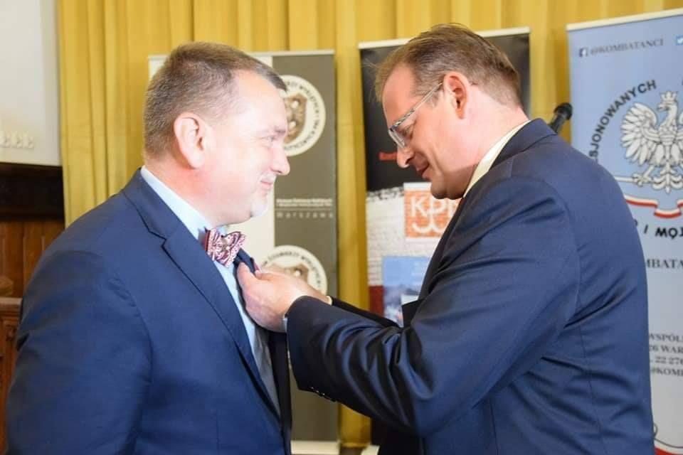 Andrzej Zapałowski z medalem „Pro Patria”