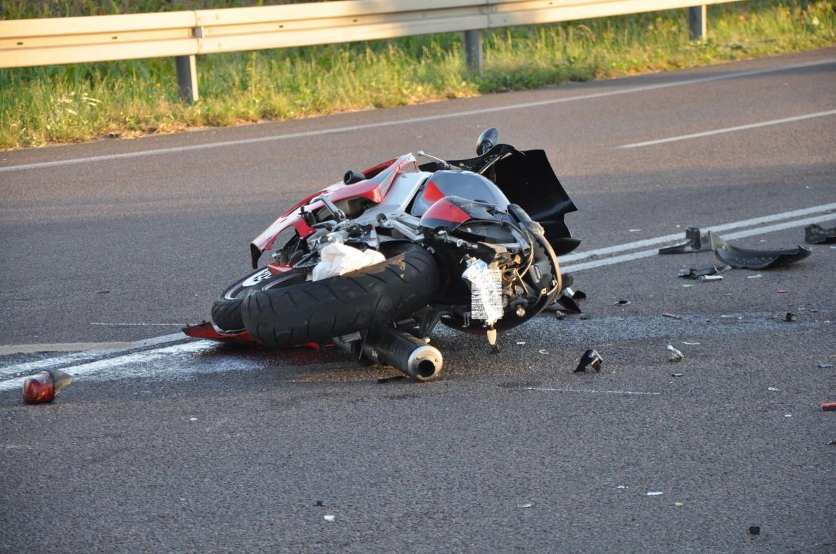 Nie żyje motocyklista ranny we wczorajszym wypadku 