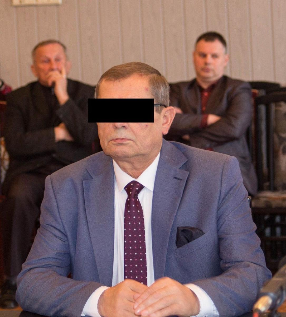 Rada powiatu wybroniła przewodniczącego biblijnym cytatem