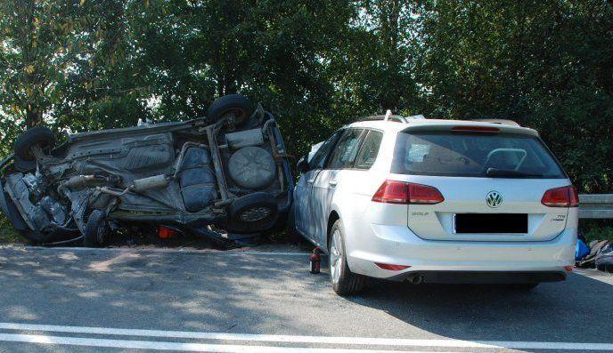 Tragiczny wypadek. Nie żyje 20-latek, 5 osób rannych