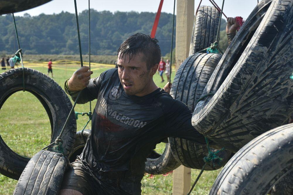 Przez San, błoto i w upale. Tytaniczny wysiłek dla Michałka [FOTO, WIDEO]