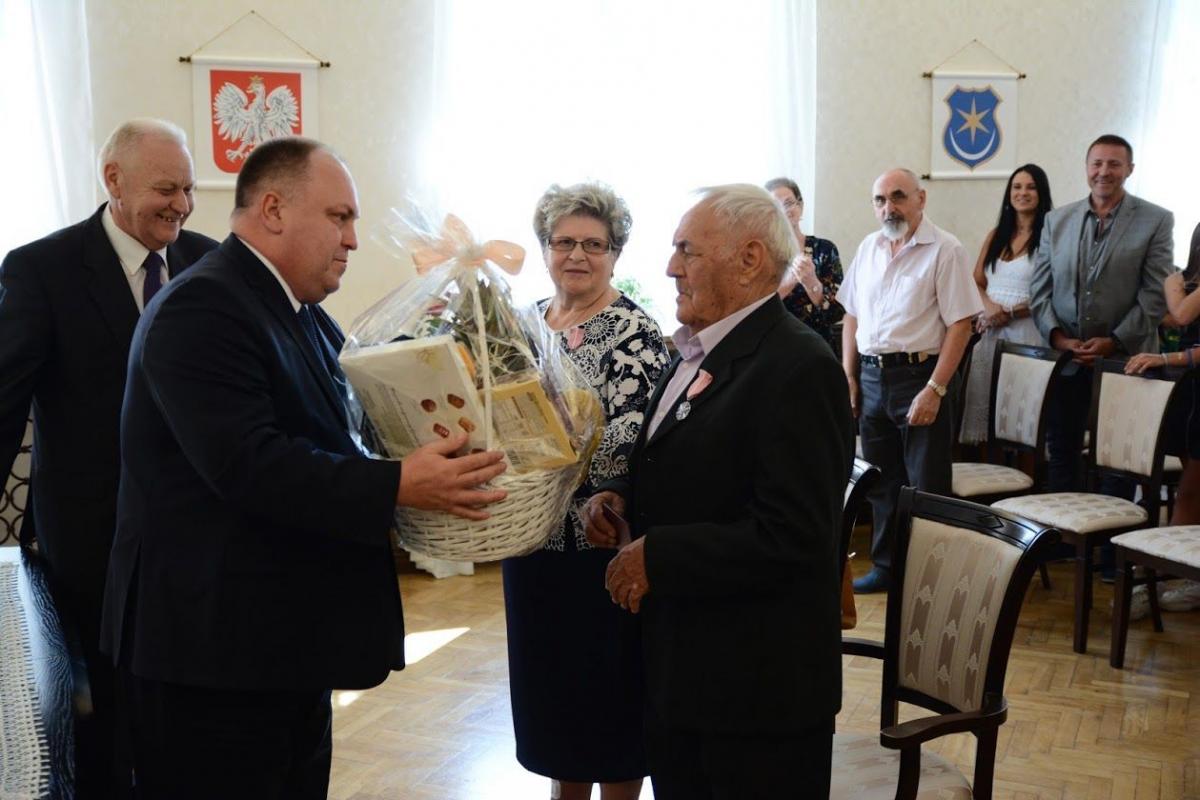 Stuknęła im pięćdziesiątka! Pół wieku przeżyli razem