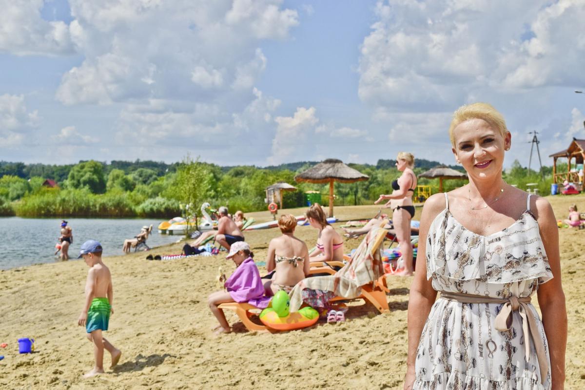 Droga do jedynej plaży strzeżonej dla miasta, powiatu i gminy wymaga remontu [ZDJĘCIA]
