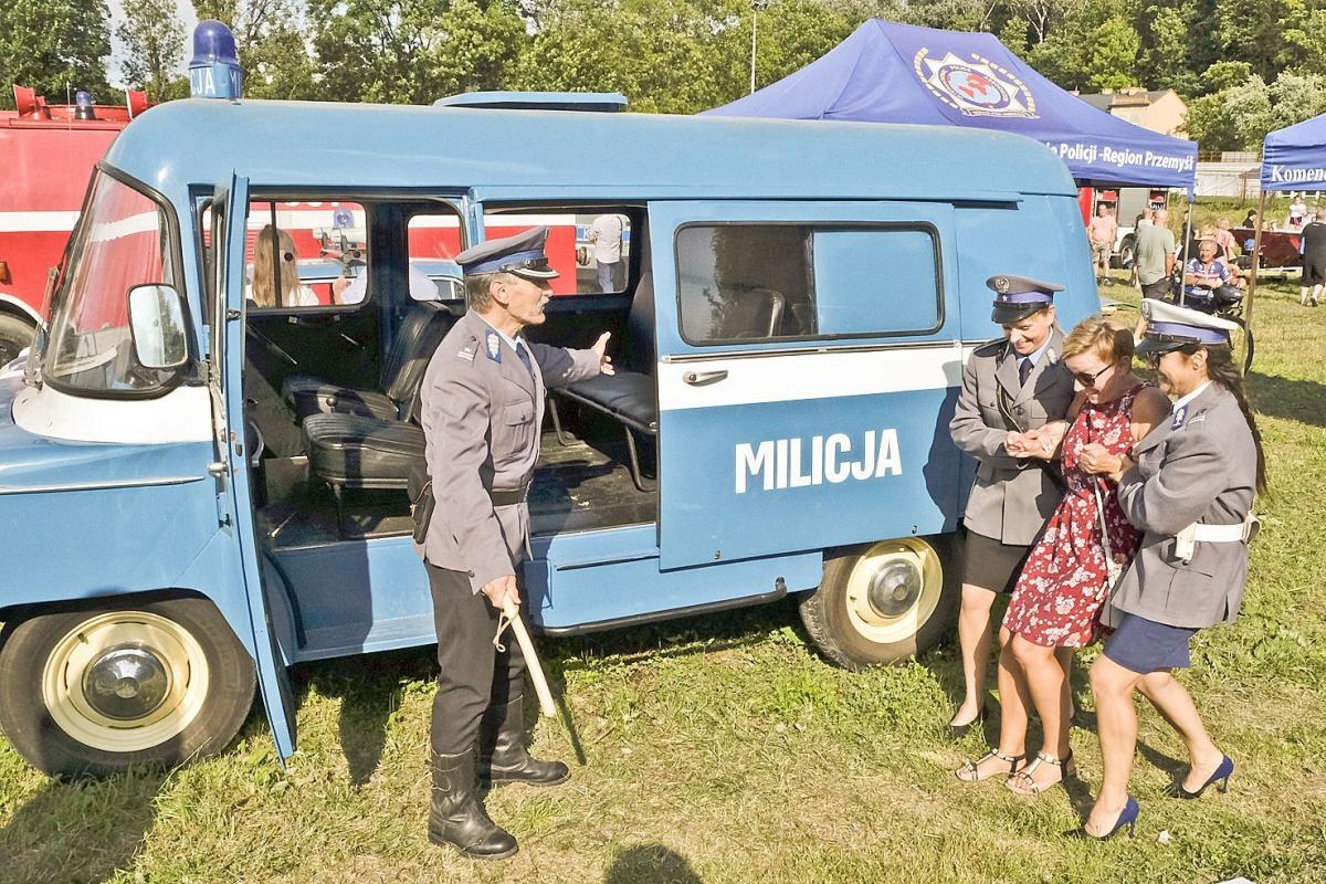 Atrakcje z policją [ZDJĘCIA]