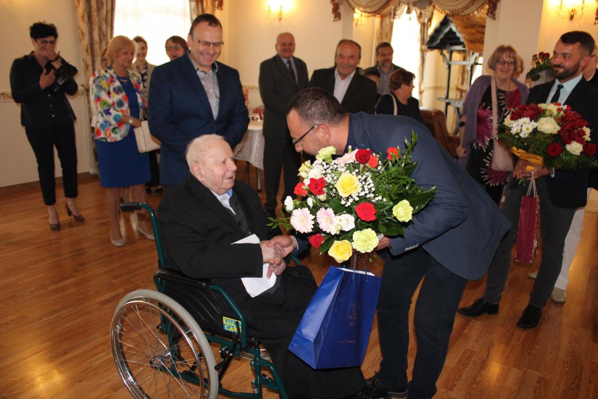 Gromkie Sto lat na setne urodziny pana Jędrzeja z Buszkowic [ZDJĘCIA]