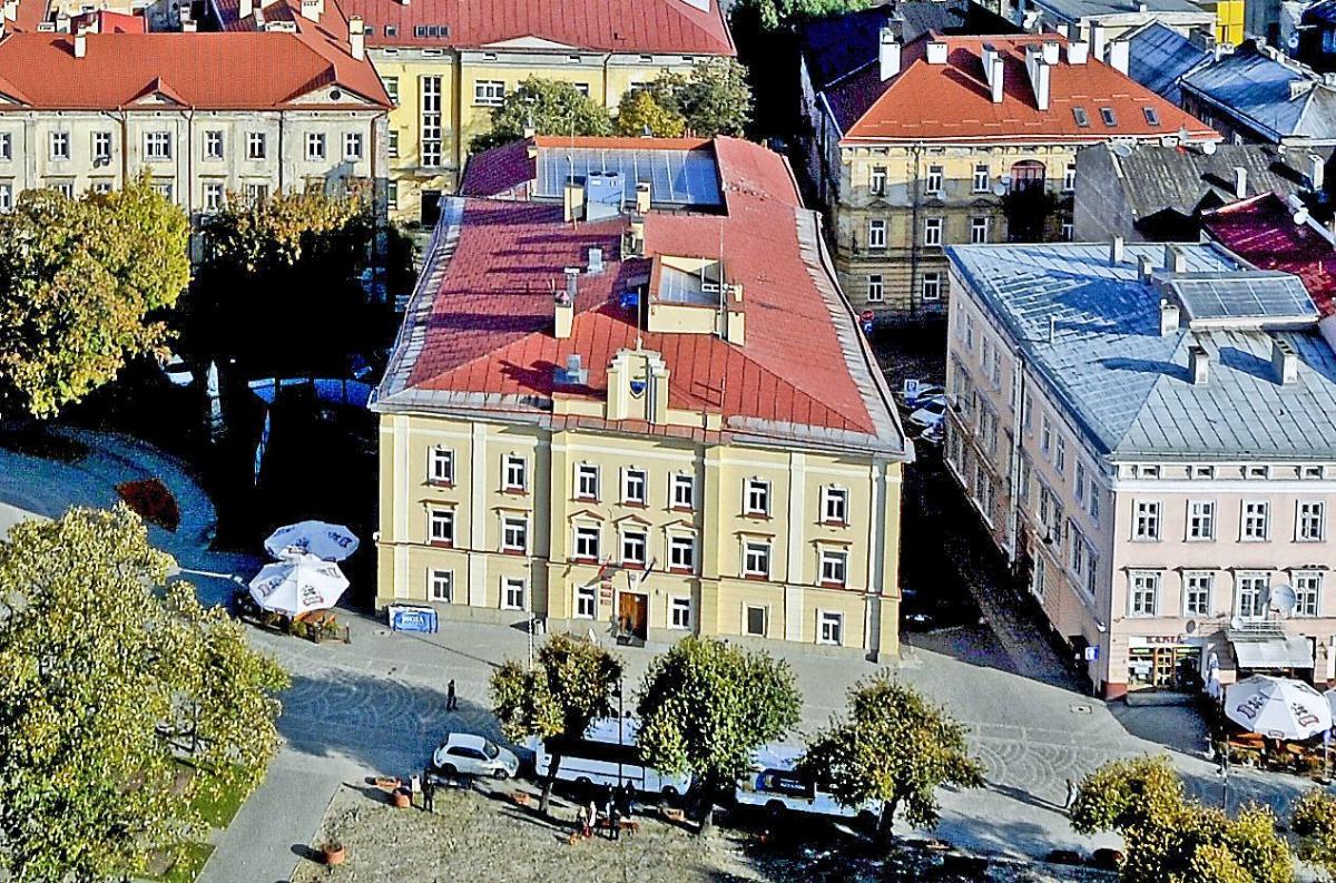 Urząd Miejski w Przemyślu się kurczy