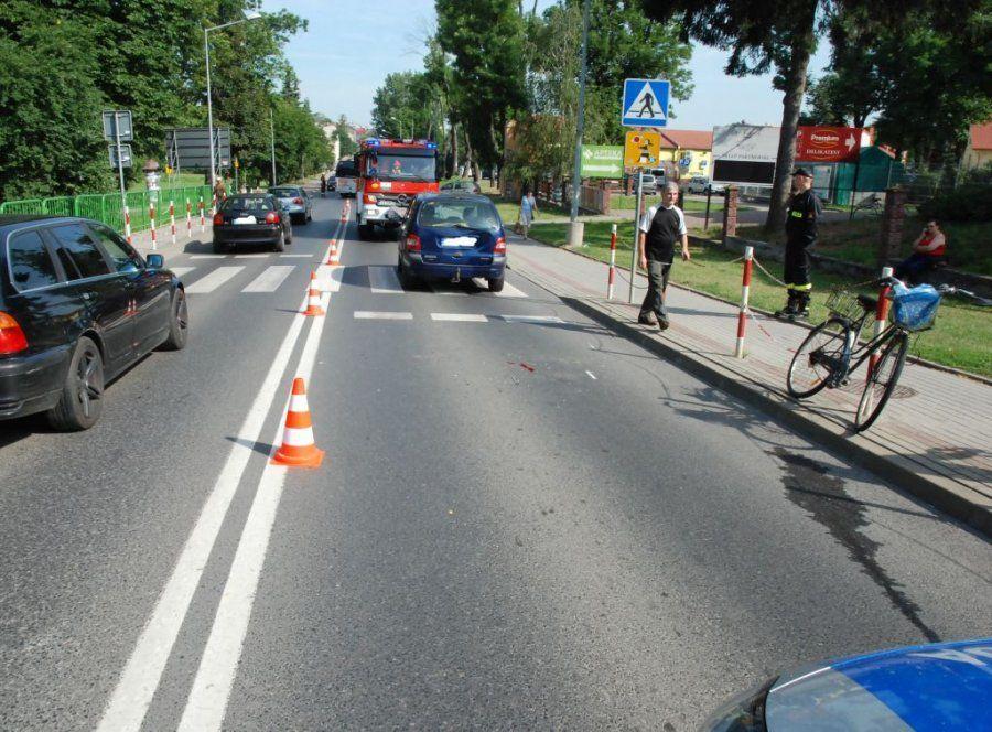 78-latek rowerzysta wjechał w auto