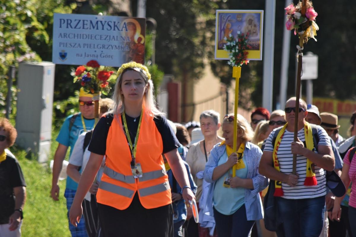 Pielgrzymi wyruszyli na Jasną Górę [ZDJĘCIA]
