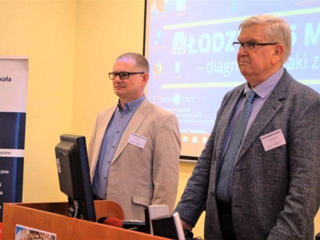 Od profesorów dla profesorów. Pokolenie 25 minus we współczesnym świecie
