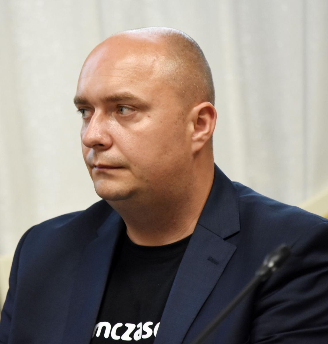 Niech żyje bal! Za prawie 1400 zł miesięcznie...