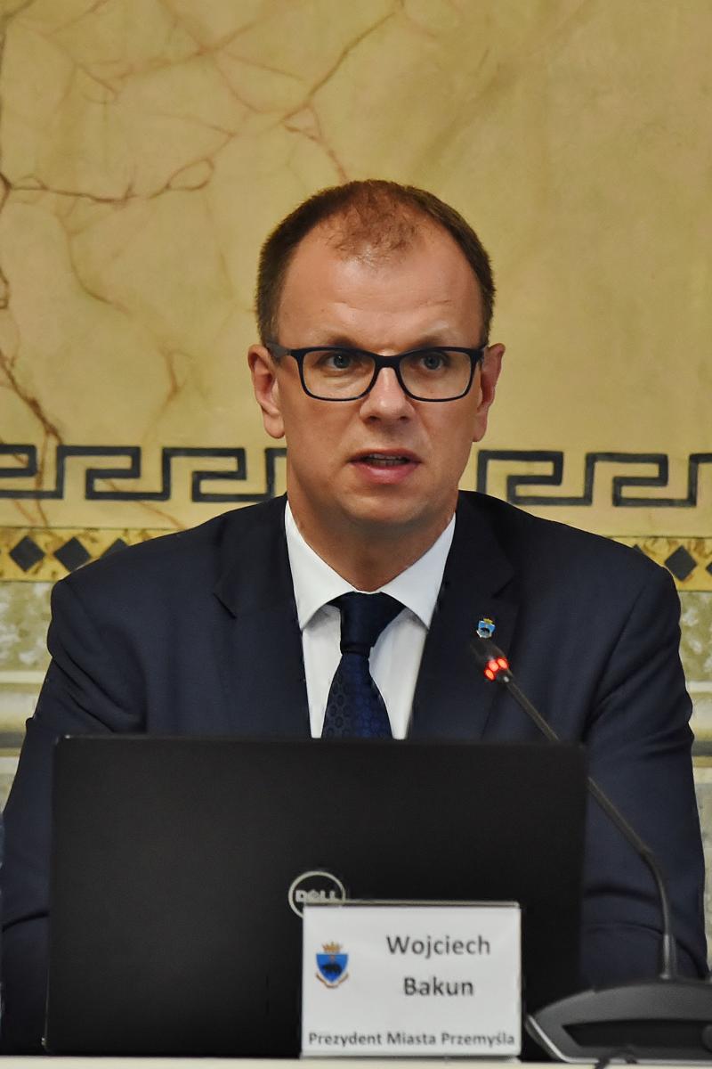 Prezydent Bakun z absolutorium i wotum zaufania