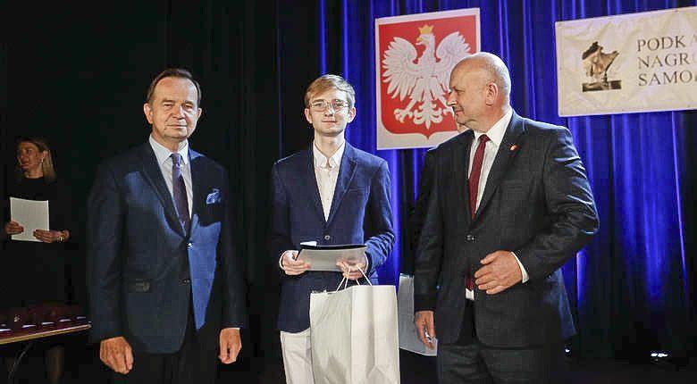 Jakub Kowalczyk najzdolniejszy. Nagrodę odebrał od marszałka Ortyla