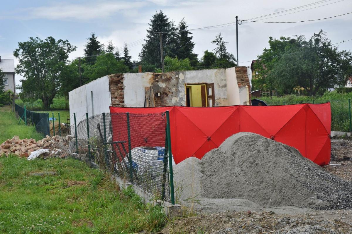 Tragedia na budowie. Zawaliła się ściana [ZDJĘCIA]