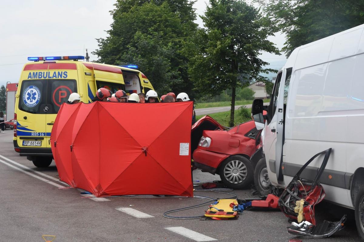 Śmiertelny wypadek. Nie żyje dwóch młodych mężczyzn [ZDJĘCIA]