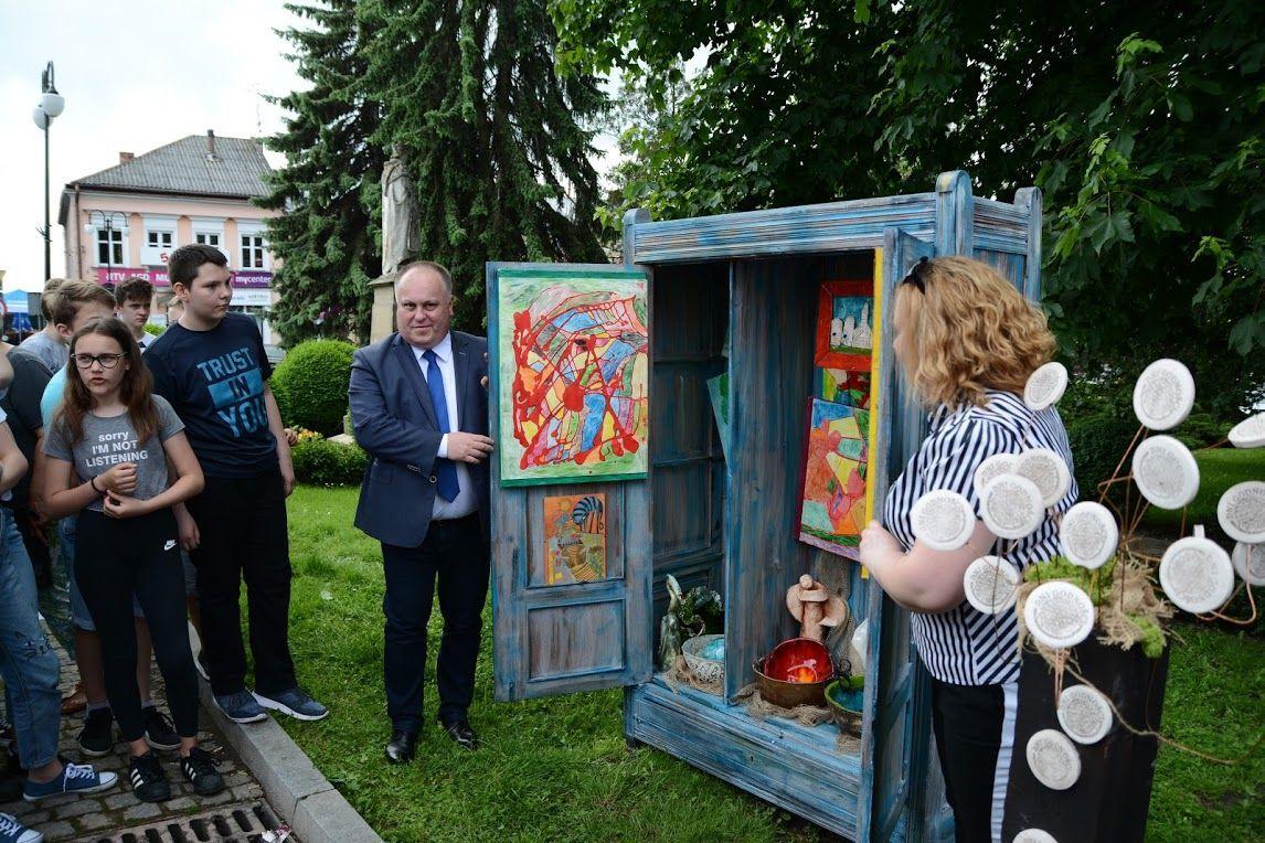 Otwarcie tajemniczej szafy symbolem Dnia Godności Osób z Niepełnosprawnością Intelektualną