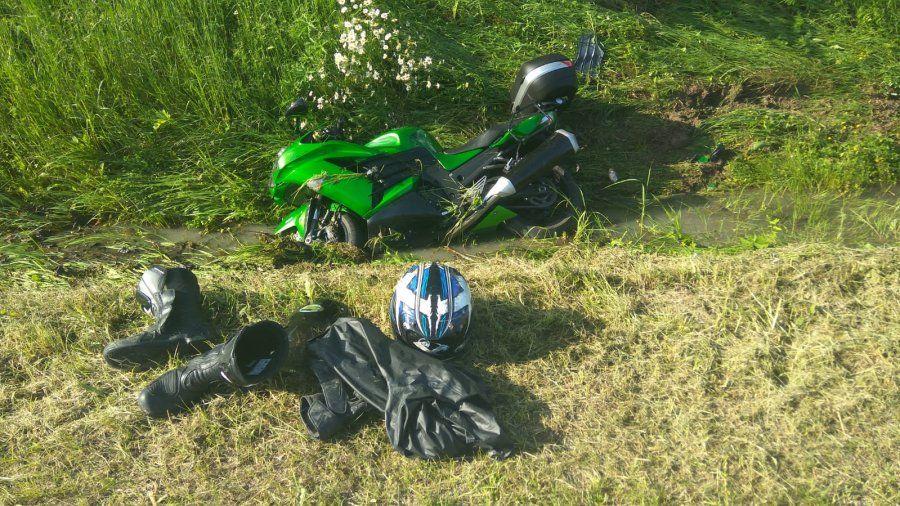 Motocyklista wylądował w rowie. Powodem zbyt duża prędkość?