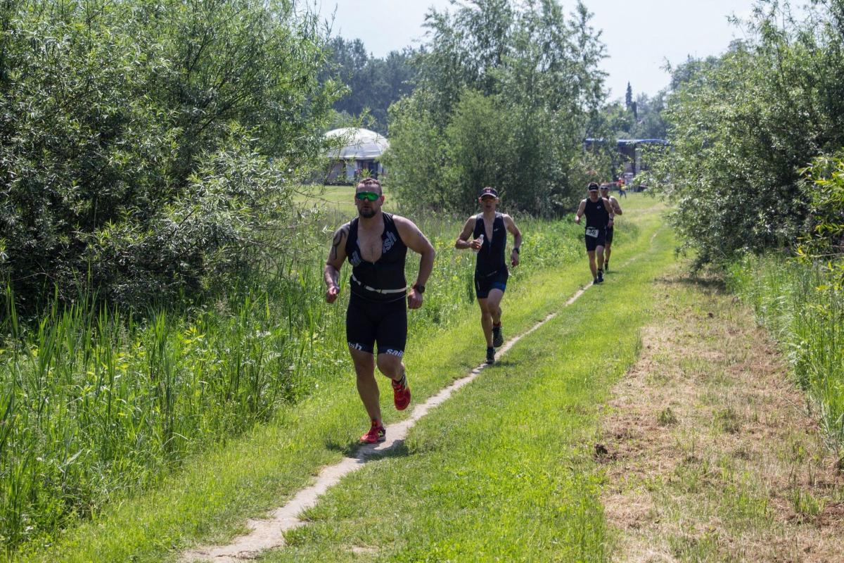 Pływali, jeździli rowerami, a na koniec biegali. Triathlon nad ZEK-iem po raz drugi