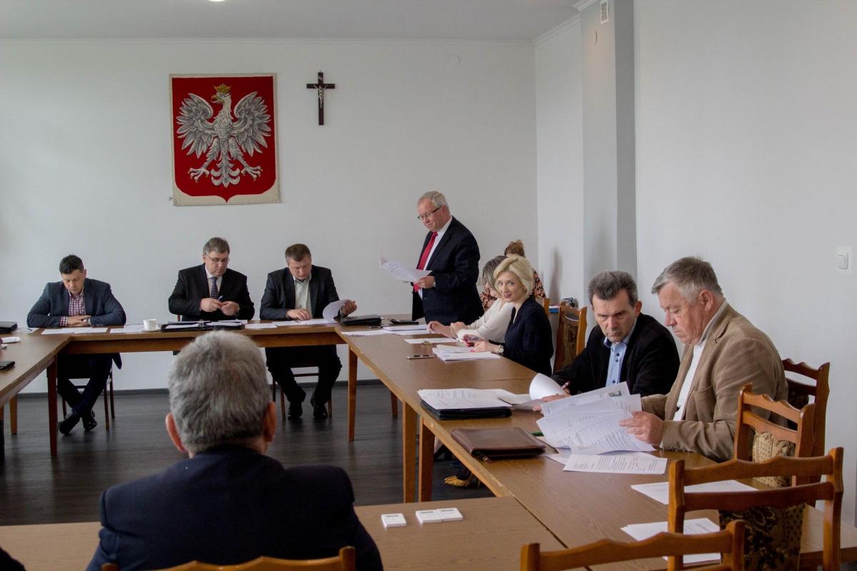 Adamówka szuka wyjścia z patowej sytuacji. Czy kłopotliwy problem dotknie pozostałe gminy w regionie?