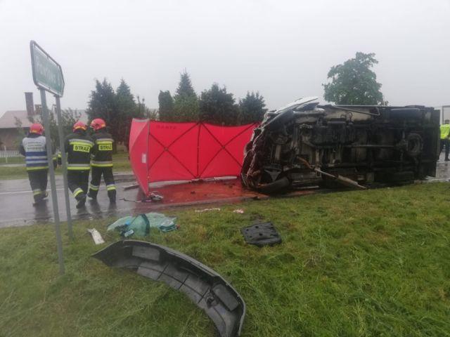 Tragiczny wypadek. Jedna osoba nie żyje, druga w ciężkim stanie [AKTUALIZACJA, ZDJĘCIA]