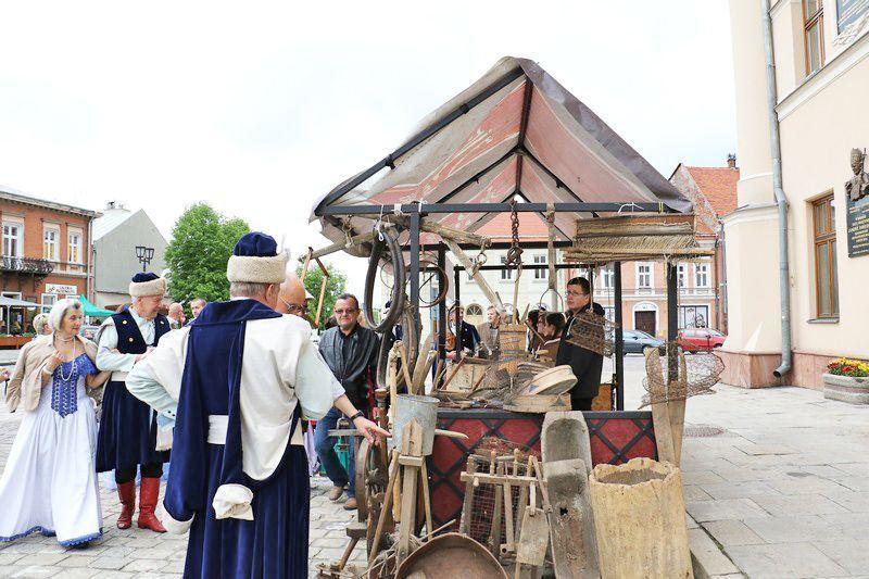 Przejechać bryczką Stare Miasto, zwiedzić niedostępne. Dziś Noc Muzeów! 