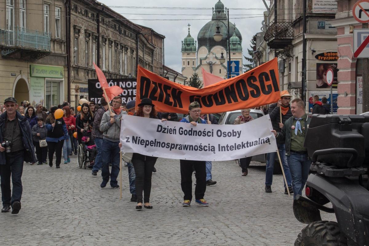 Pomarańczowy marsz, pomarańczowy Rynek...