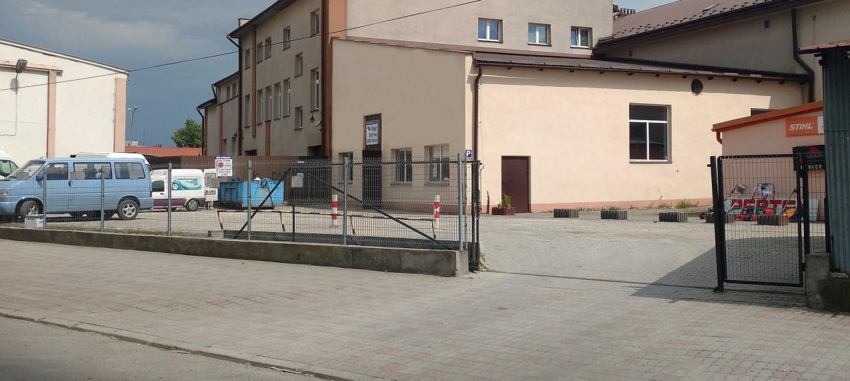 Opony wyrzucić do lasu? Co przyjmuje PSZOK?