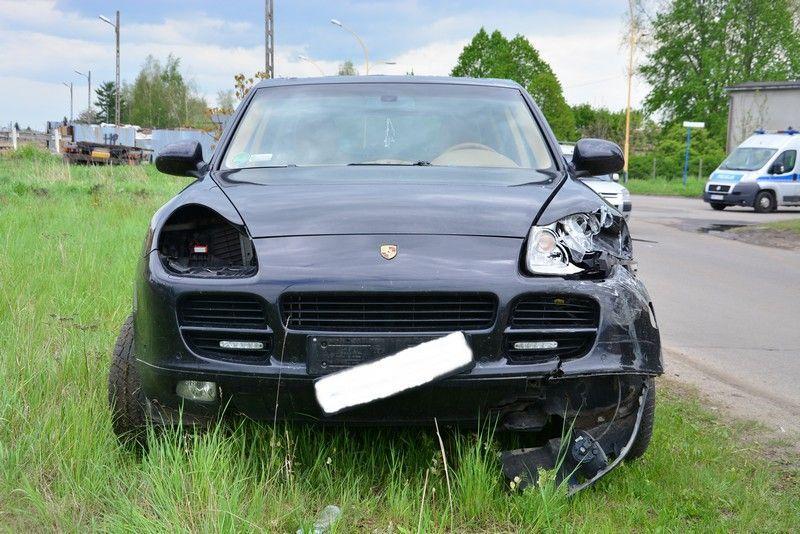 Zderzenie porsche cayenne z citroenem [ZDJĘCIA]