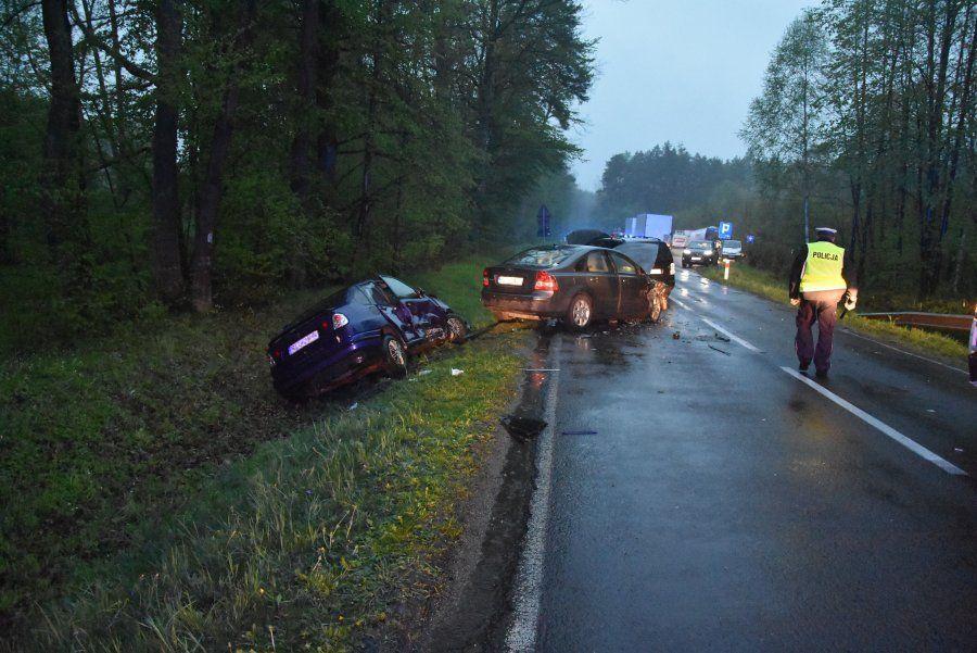 Zderzenie 3 pojazdów, 5 osób w szpitalu [ZDJĘCIA]