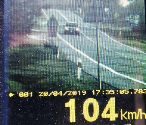 19-latek jechał o ponad 50 km/h za szybko