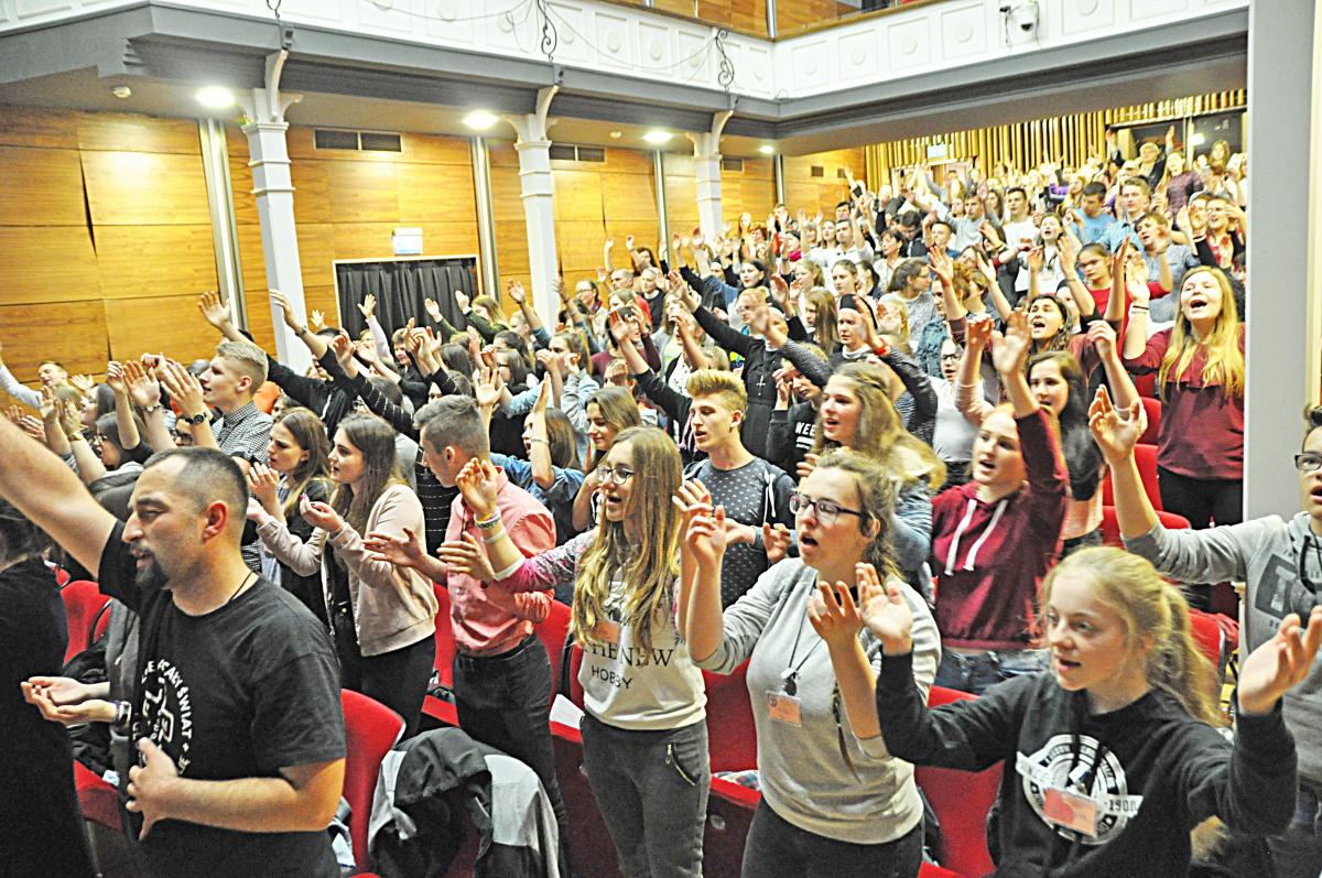 Tej muzyki słucha się z wypiekami na twarzy. Gospelowcy świętują osiemnastkę! 