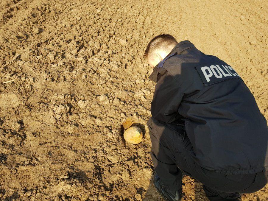 Podczas prac polowych znalazł na swoim polu niewybuch