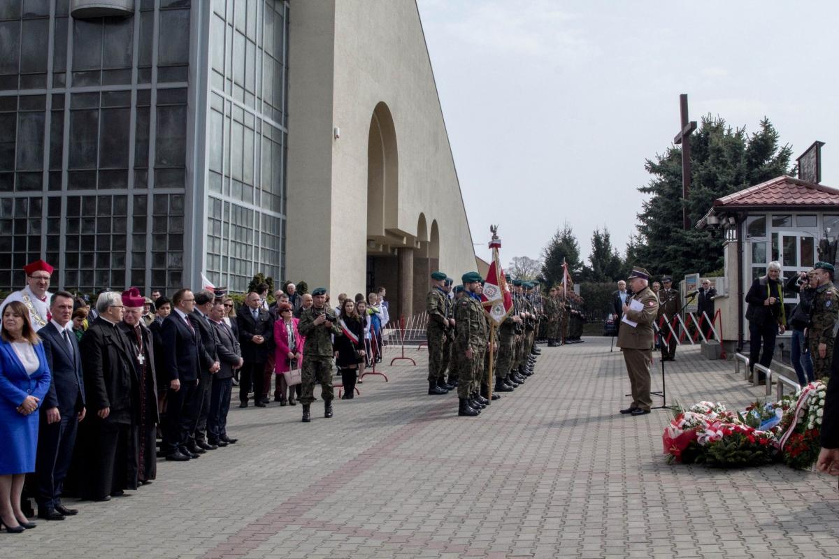 Niech pamięć o ofiarach Katynia i Smoleńska nie zginie!