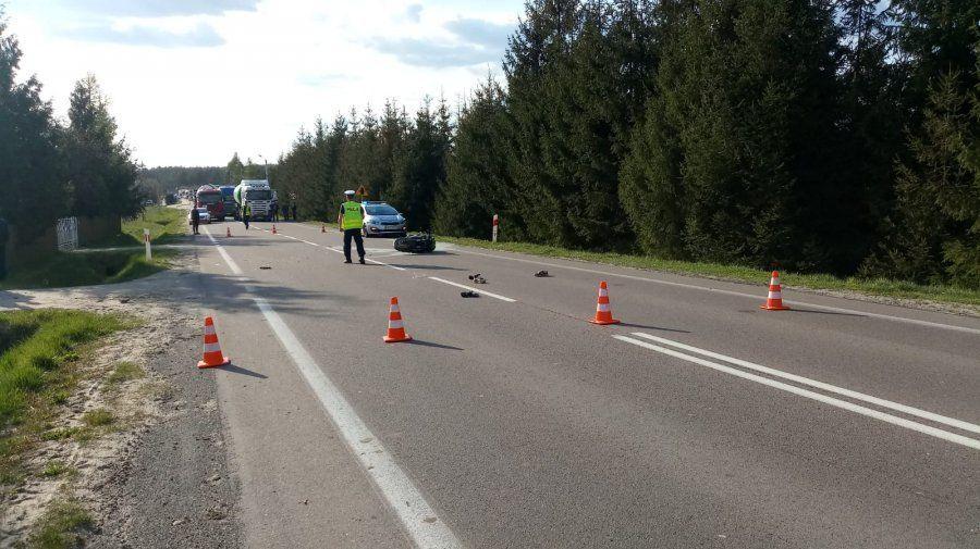 Kawasaki ninja zderzył się z seatem. Ciężko ranny motocyklista trafił do szpitala