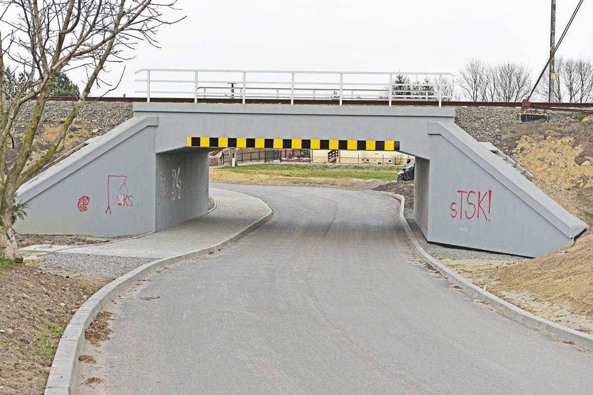 Nowa inwestycja, choć jeszcze nie oddana, już została oszpecona