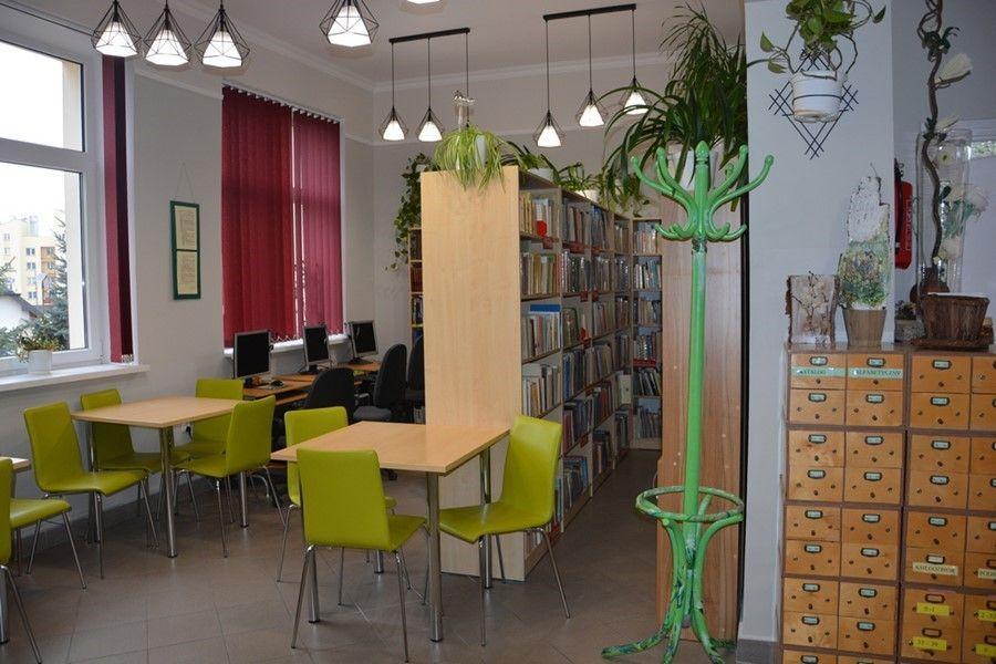 Gratka dla bibliofili. Gminna biblioteka zyskała nowy blask [GALERIA]