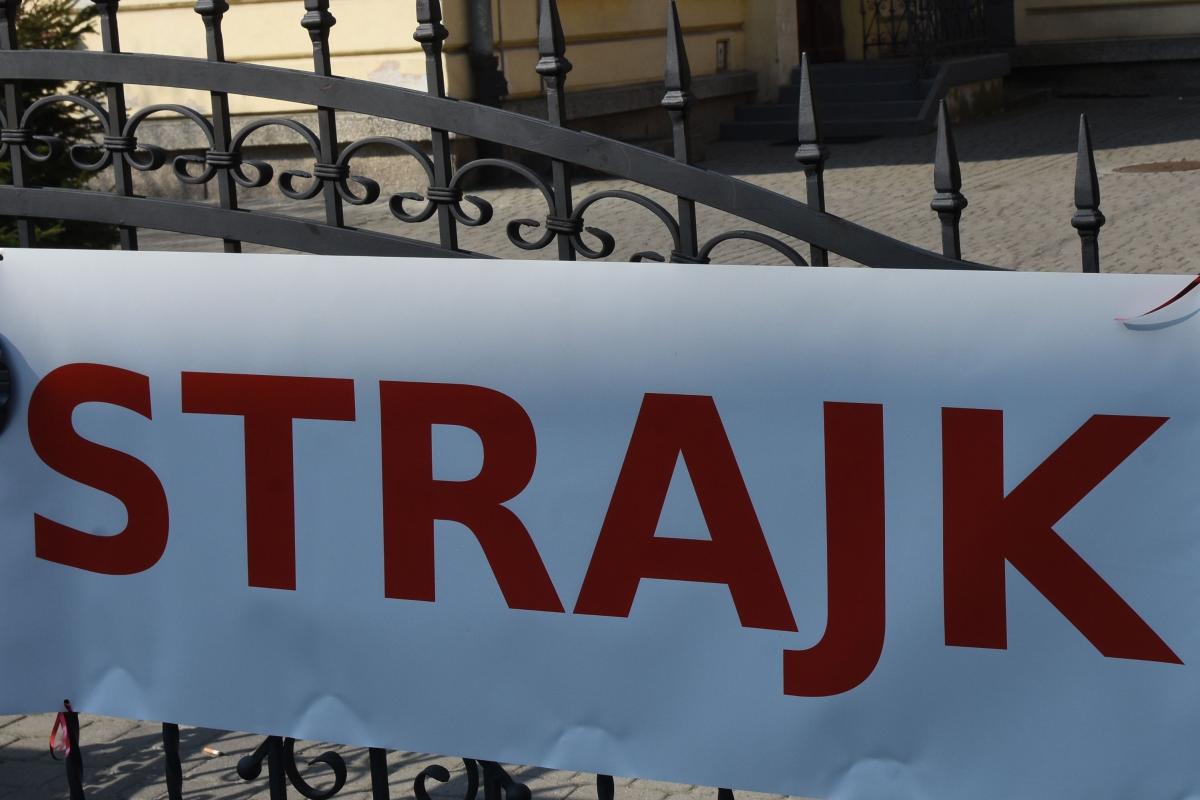 Strajk nauczycieli. Co z maturami?