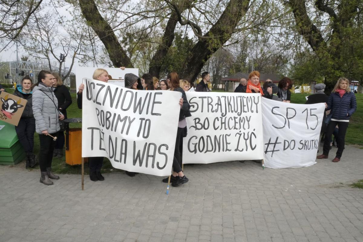 Alarm dla oświaty [ZDJĘCIA, WIDEO]
