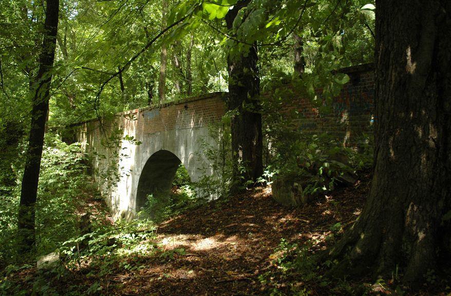 Chcą uratować zabytkowy fragment akweduktu