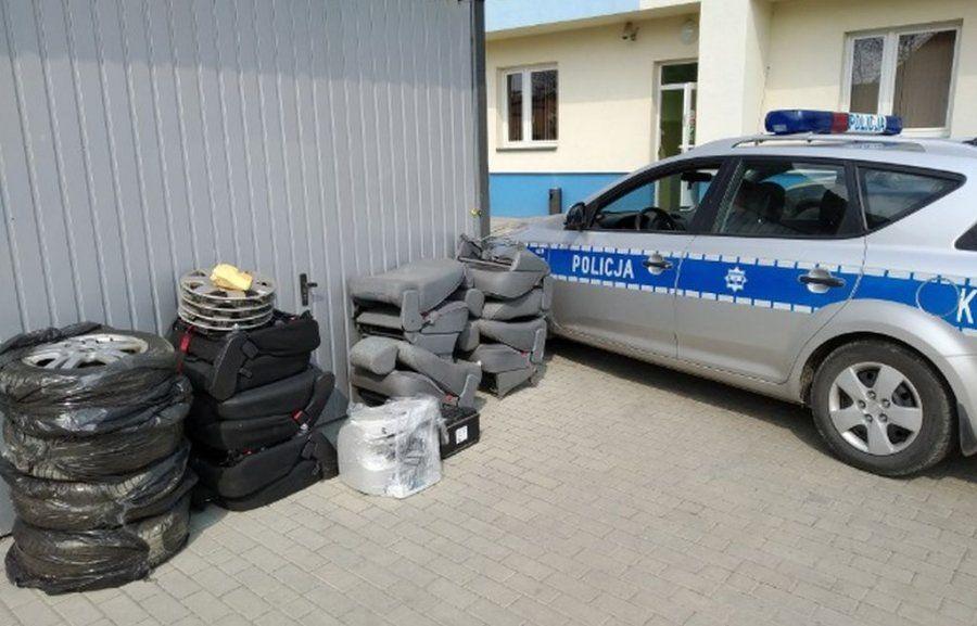 Buchnęli z samochodów siedzenia i koła. Do kradzieży doszło na strzeżonym parkingu