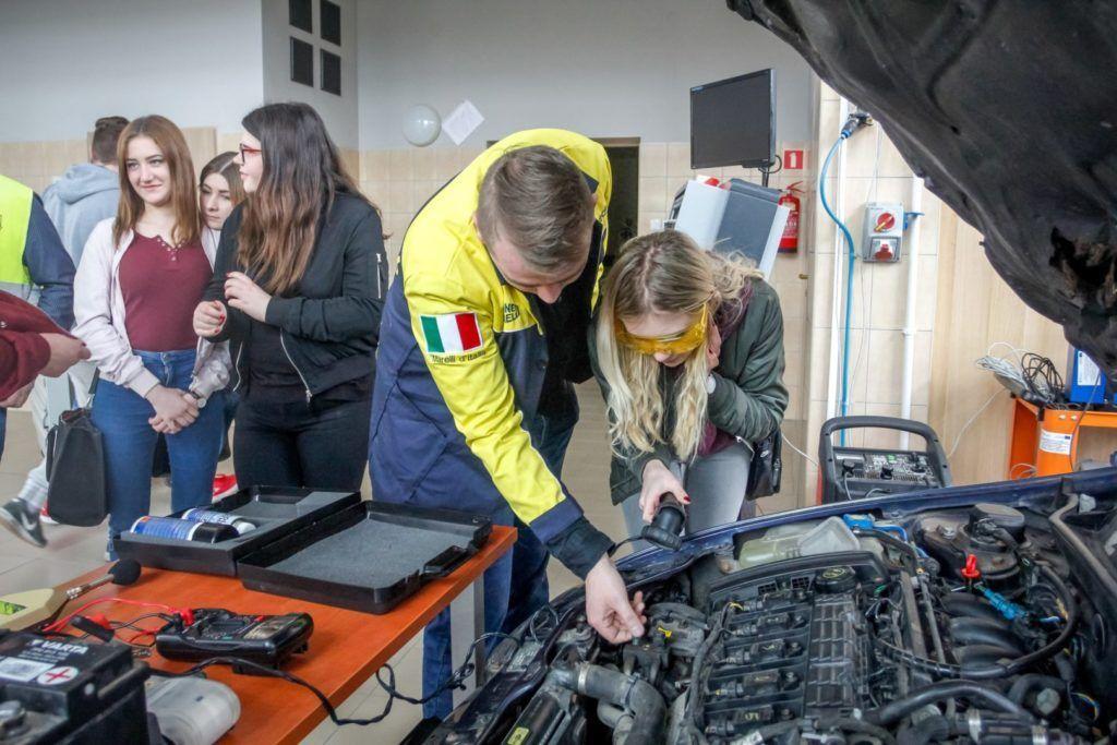 Projekty z garażu i wyścigi po uczelnianym korytarzu