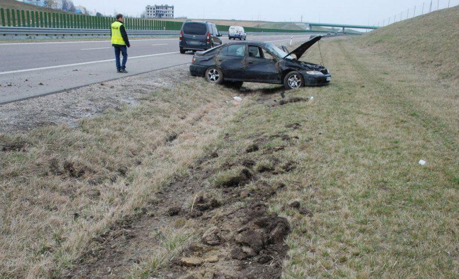 Dachował na autostradzie A4. Był poszukiwany i wiózł narkotyki