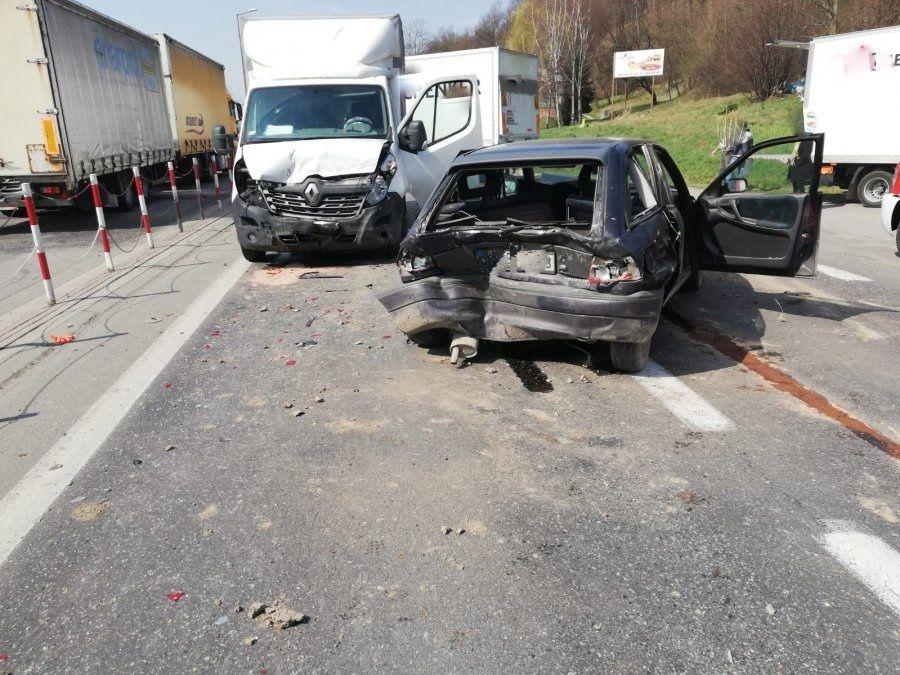Wypadek! Zderzenie 4 aut. Utrudnienia na krajowej 73 [ZDJĘCIA]