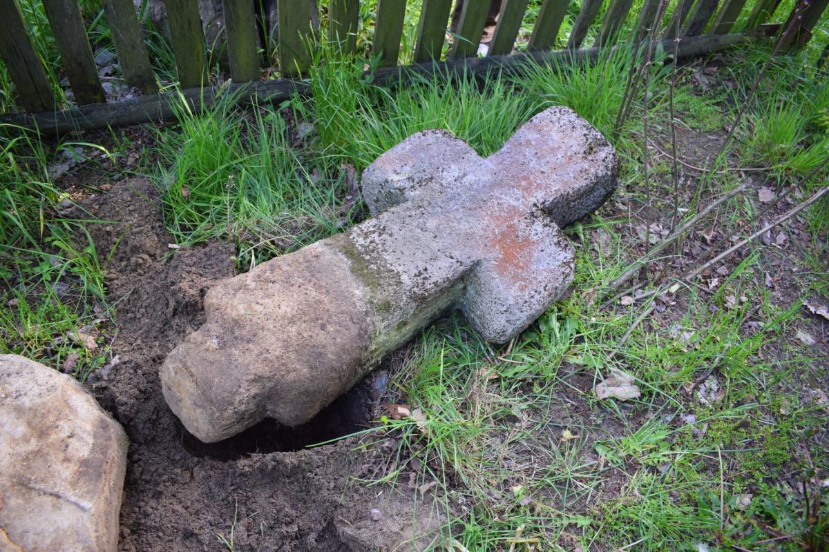Kamienny, prawie 400-letni krzyż wymaga renowacji 