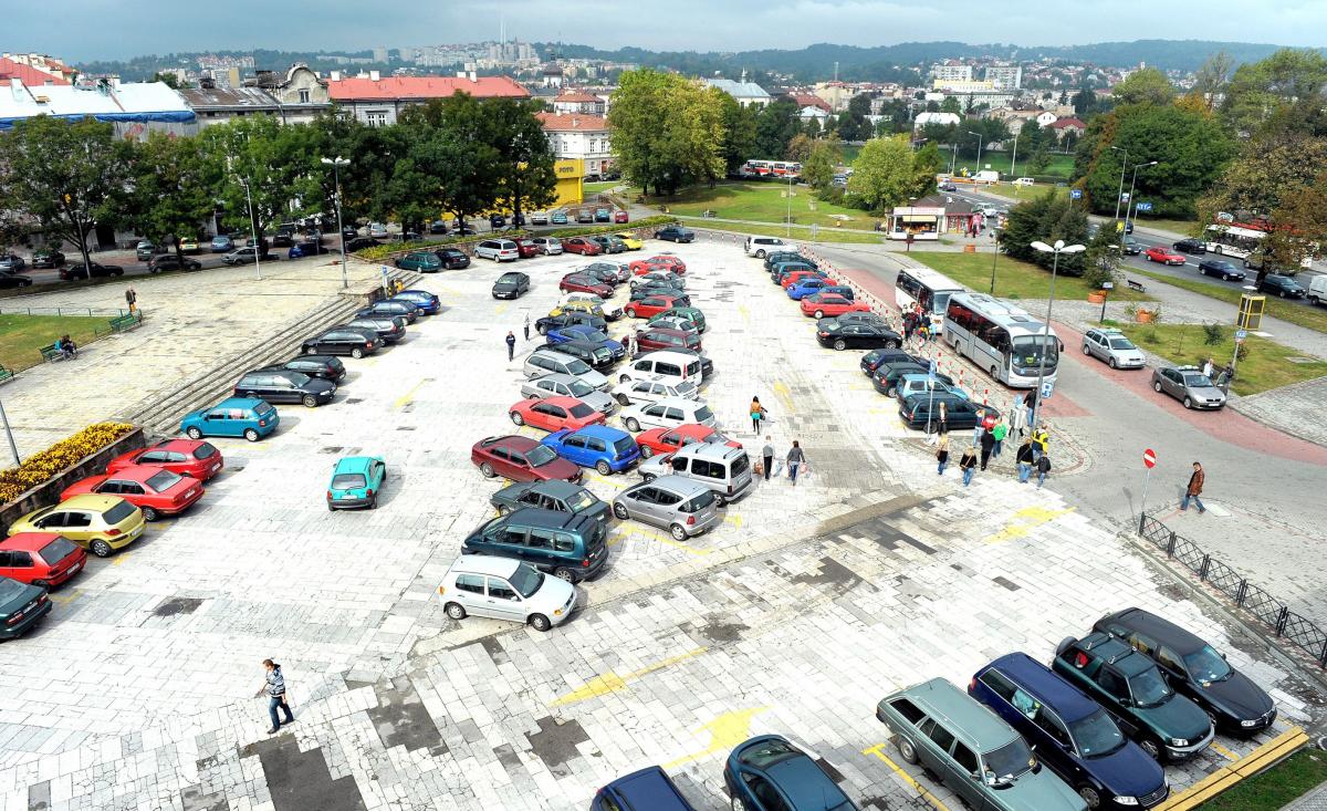 Nie będzie dodatkowych miejsc parkingowych. Brakuje funduszy